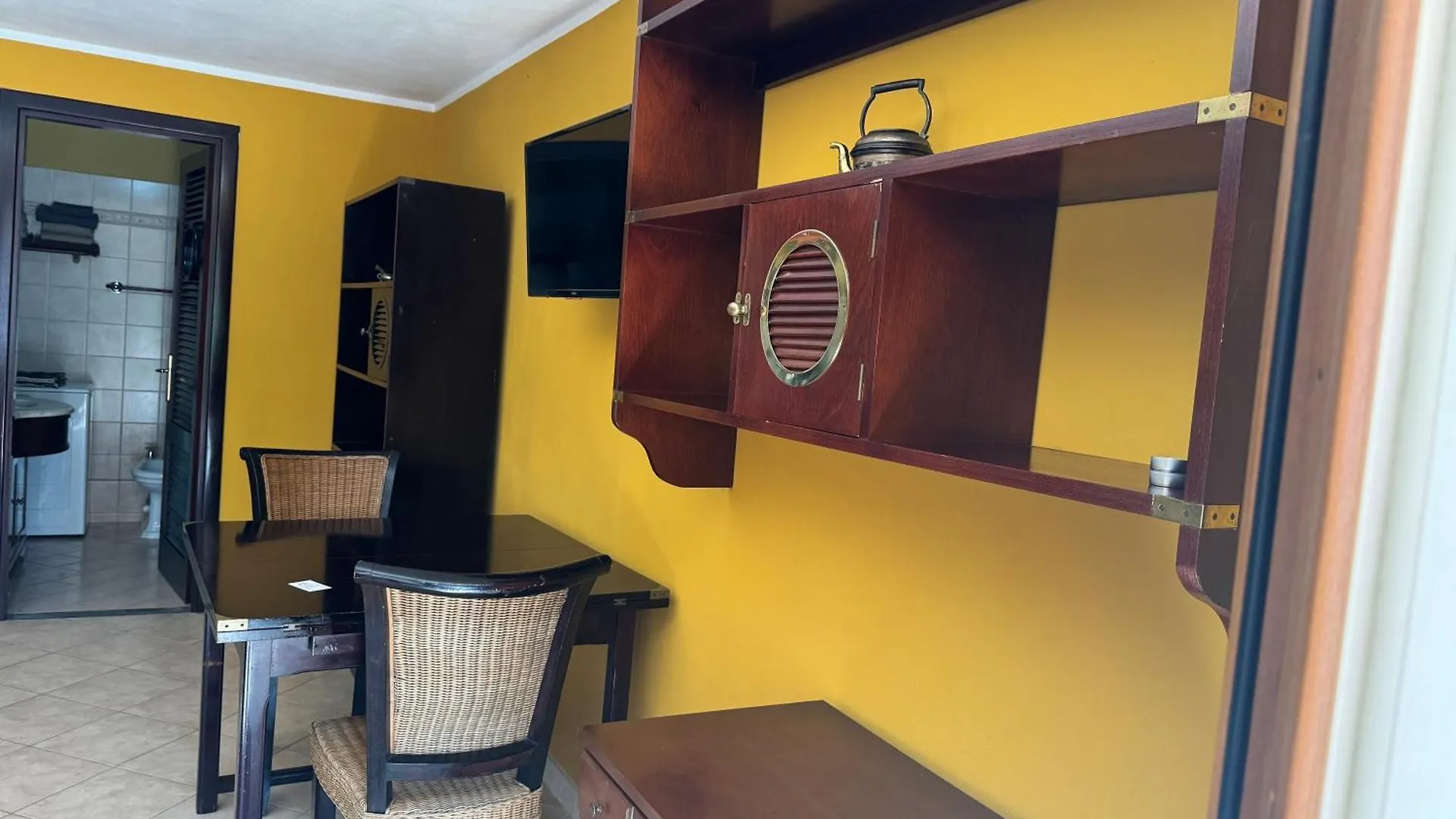 Agrihome Di Alberto Giuseppe Gulotta - Bella Vista B&B - Chalet Marinaresco Massarosa 0*,  Italie
